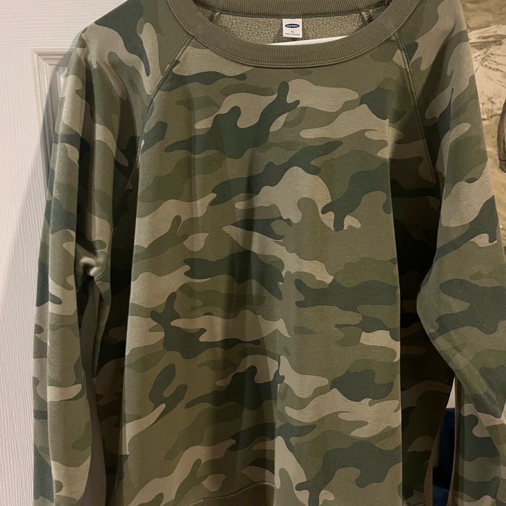 Old Navy Camo Crewneck Sweatshirt